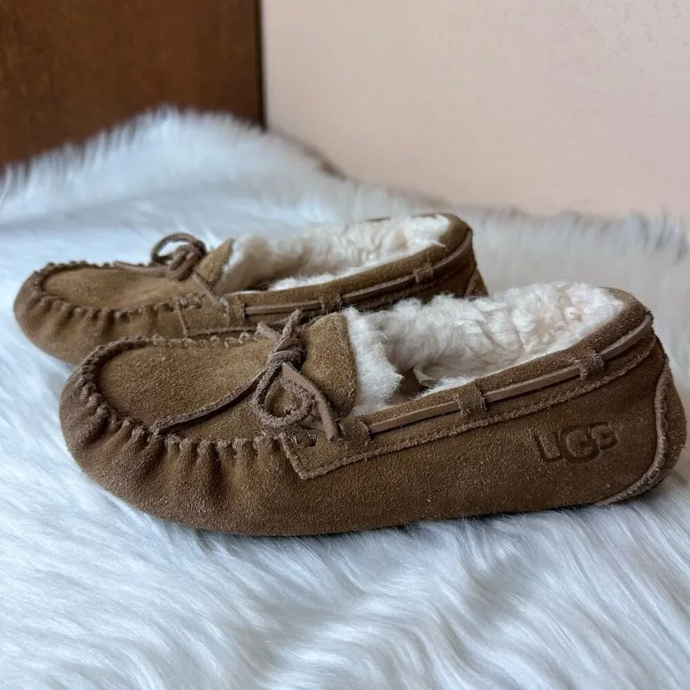 UGG Kids Dakota Slippers Size 2